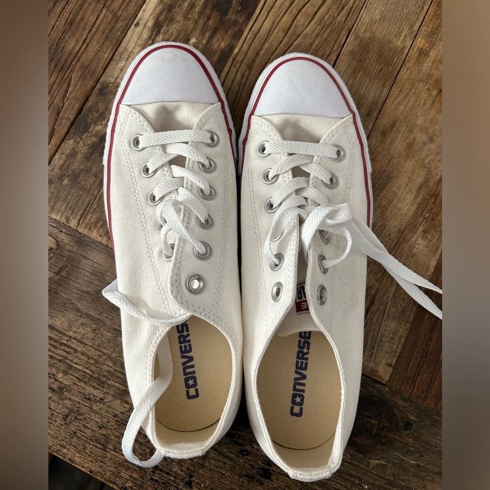 Brand new white Low-top Converse Sneakers size 9